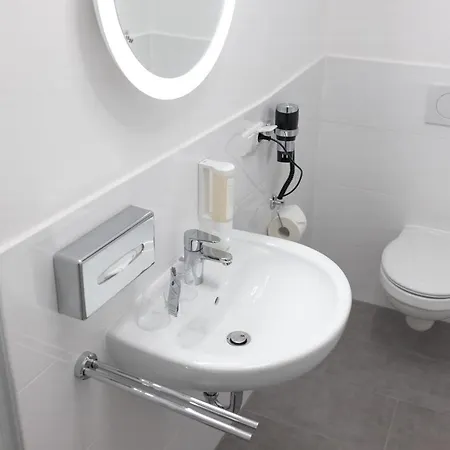 Готель Ana Center - Self-service-hotel 3*